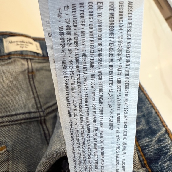 Abercrombie & Fitch Women's High Rise Mom Denim Shorts Size 37 Blue Distressed - Picture 11 of 11